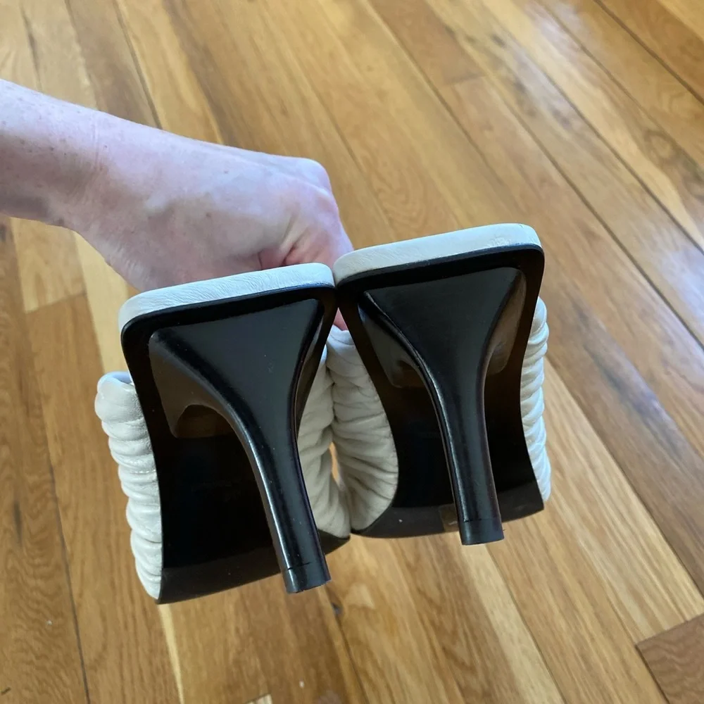 COS Women's Ivory Kitten Heel Mules Slides Shoes Sz 9.5 41 Slip On - Picture 5 of 10